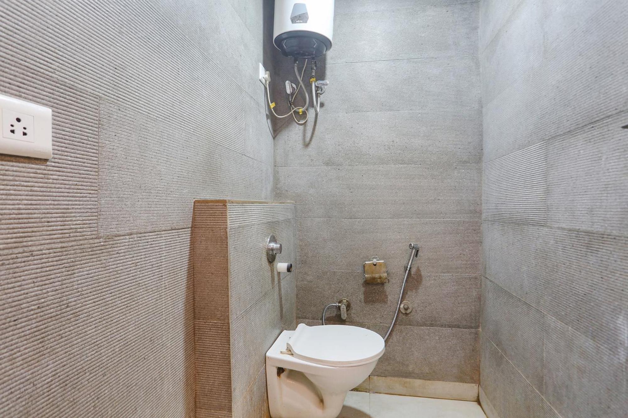 Fabhotel Gold Inn Janakpuri Delhi  Bagian luar foto